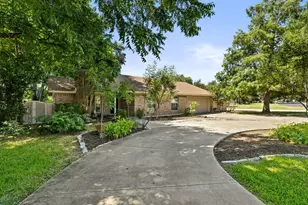 9513 Braeburn Glen, Austin, TX 78729 - Photo 2