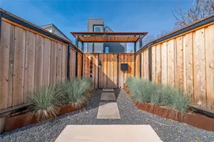 2004 Chestnut Ave, Austin, TX 78722 - Photo 2
