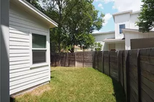 6913 Providence Ave, Austin, TX 78752 - Photo 28