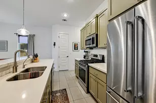 1002 Linden St, Austin, TX 78702 - Photo 12