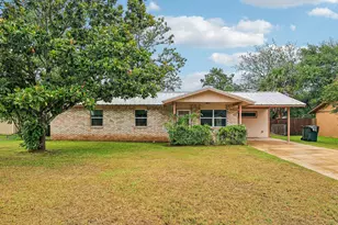 410 Magnolia St, Bastrop, TX 78602 - Photo 1