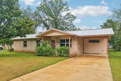 410 Magnolia Street, Bastrop, TX 78602 - Photo 2