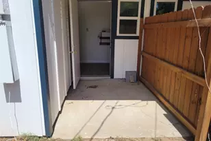 205 2nd Ave, Smithville, TX 78957 - Photo 16