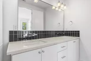 1114 Walton Ln, Austin, TX 78721 - Photo 14