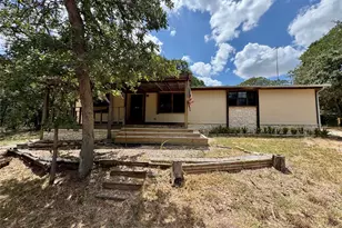 134 Elgin Woods Ln, Elgin, TX 78621 - Photo 14