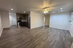 134 Elgin Woods Ln, Elgin, TX 78621 - Photo 8