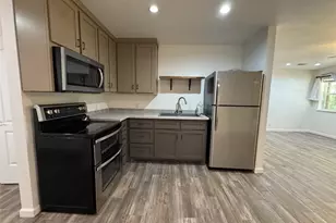 134 Elgin Woods Ln, Elgin, TX 78621 - Photo 10