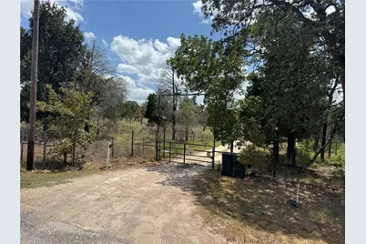 134 Elgin Woods Lane, Elgin, TX 78621 - Photo 2