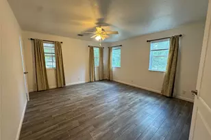 134 Elgin Woods Ln, Elgin, TX 78621 - Photo 10