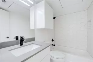 400 E 30th St, Austin, TX 78705 - Photo 12