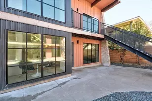 400 E 30th St, Austin, TX 78705 - Photo 14