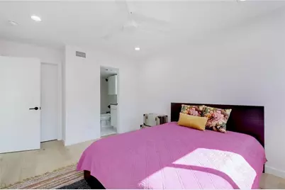 400 E 30th Street #204, Austin, TX 78705 - Photo 14