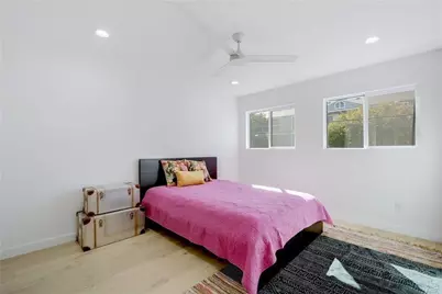 400 E 30th Street #204, Austin, TX 78705 - Photo 10