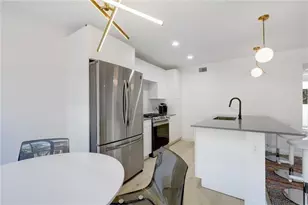 400 E 30th St, Austin, TX 78705 - Photo 6