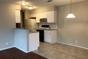 2108 SE Donahue Ln, Austin, TX 78744 - Photo 4