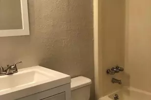 2108 SE Donahue Ln, Austin, TX 78744 - Photo 10