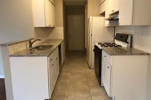 2108 SE Donahue Ln, Austin, TX 78744 - Photo 2