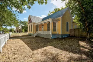 304 Olive St, Smithville, TX 78957 - Photo 2