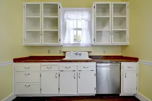 304 Olive St, Smithville, TX 78957 - Photo 12