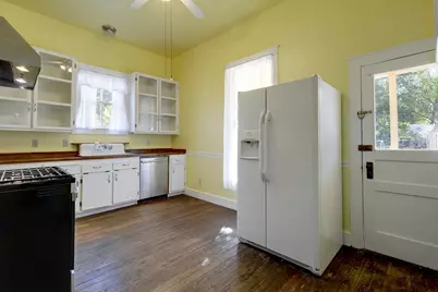 304 Olive Street, Smithville, TX 78957 - Photo 10