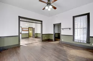304 Olive St, Smithville, TX 78957 - Photo 4