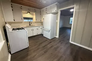 107 Elm Ave, Rockdale, TX 76567 - Photo 8