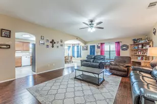 105 Lignite Dr, Jarrell, TX 76537 - Photo 4