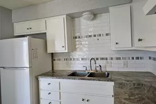 105 E Boyce St, Manor, TX 78653 - Photo 2