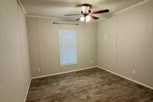 126 Castellana Wy, Elgin, TX 78621 - Photo 16