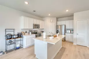 137 Standing Rock Ln, Marble Falls, TX 78654 - Photo 10