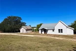 305 N Hall St, Richland Springs, TX 78643 - Photo 2