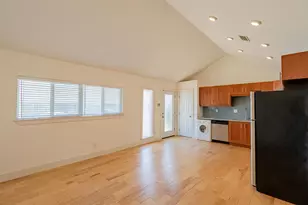 1307 E 52nd St, Austin, TX 78723 - Photo 4