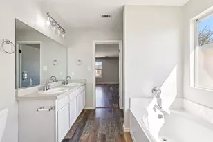 711 Riverway Ln, Leander, TX 78641 - Photo 32