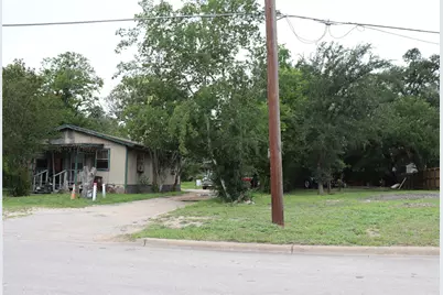821 N Commerce Street, Lockhart, TX 78644 - Photo 6