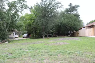 821 N Commerce St, Lockhart, TX 78644 - Photo 1