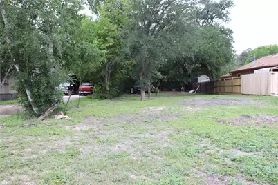 821 N Commerce Street, Lockhart, TX 78644 - Photo 2