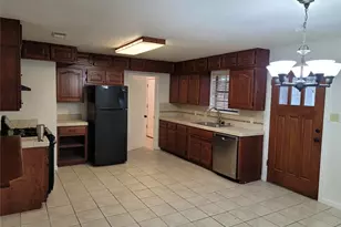 306 E Anderson Ave, Round Rock, TX 78664 - Photo 2