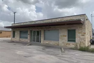 1333 W 2nd St, Taylor, TX 76574 - Photo 1