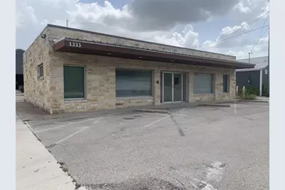 1333 W 2nd Street, Taylor, TX 76574 - Photo 2