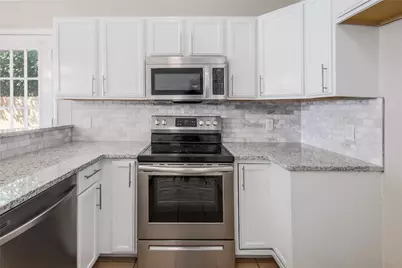 2306 West Street, Taylor, TX 76574 - Photo 2