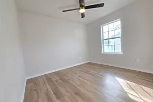 411 W 4th St, Flatonia, TX 78941 - Photo 8