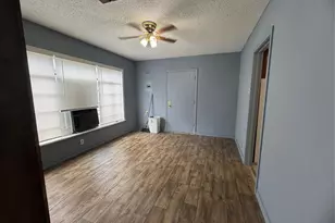 511 Bowser St, Rockdale, TX 76567 - Photo 4