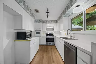 12902 Trailwood Rd, Austin, TX 78727 - Photo 10
