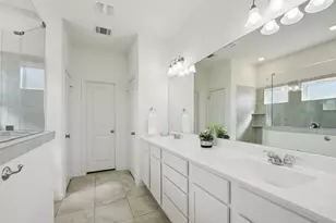 208 Locklin Dr, Liberty Hill, TX 78642 - Photo 10