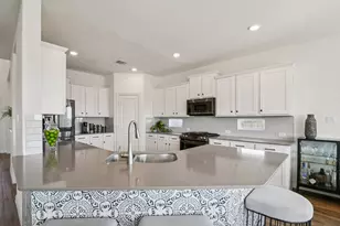 208 Locklin Dr, Liberty Hill, TX 78642 - Photo 4