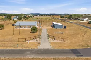 725 Co Rd 124, Georgetown, TX 78626 - Photo 1