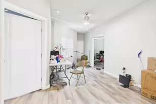 911 W 22nd St, Austin, TX 78705 - Photo 4