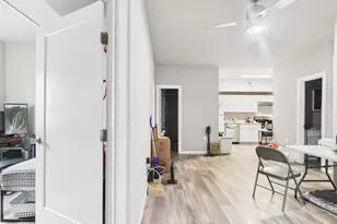 911 W 22nd St, Austin, TX 78705 - Photo 8