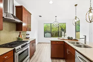 2815 Corbin Ln, Austin, TX 78704 - Photo 2