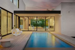 2106 Matthews Dr, Austin, TX 78703 - Photo 2